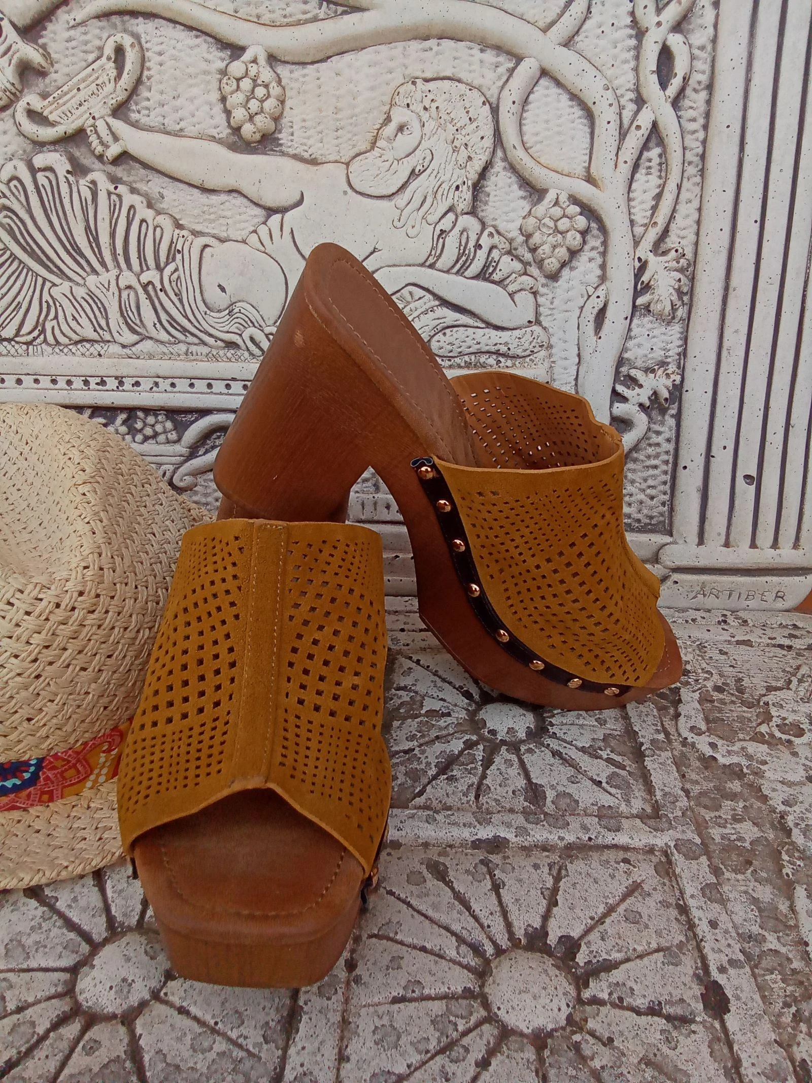 Platform clogs 70s style – photo 7